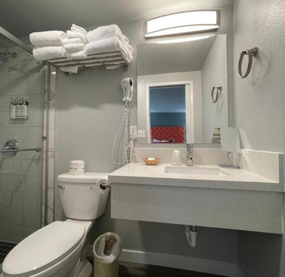 Номер Стандарт, Tides Inn & Suites