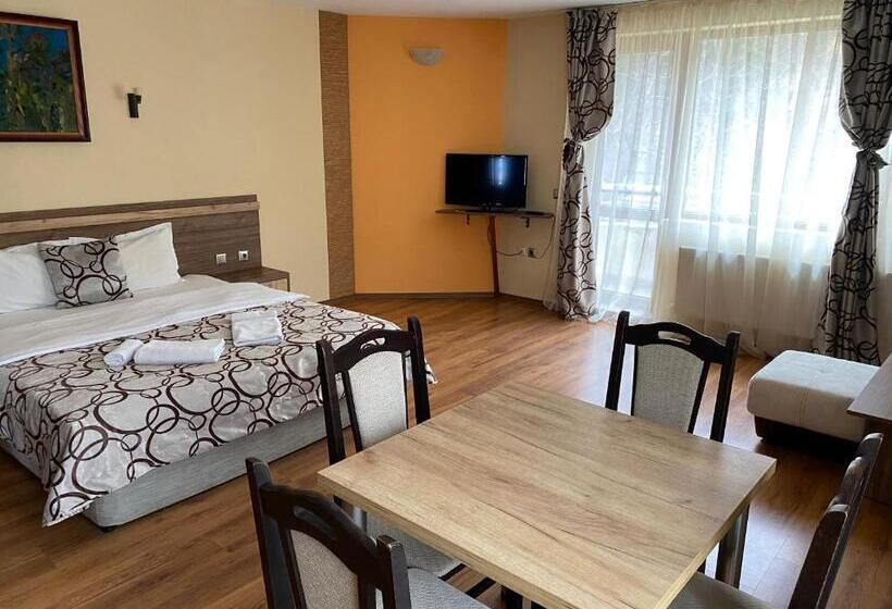 استودیوی لوکس, Kot Garden Guest House