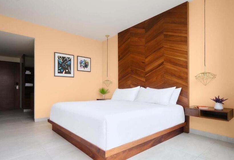 Deluxe Szoba Kind Size Bed, Calixta