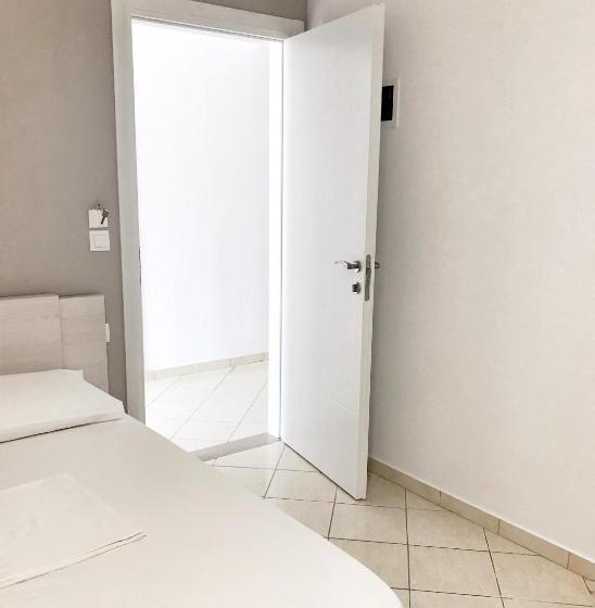 발코니가 있는 4인용 스탠다드 룸, Koks’ Guesthouse