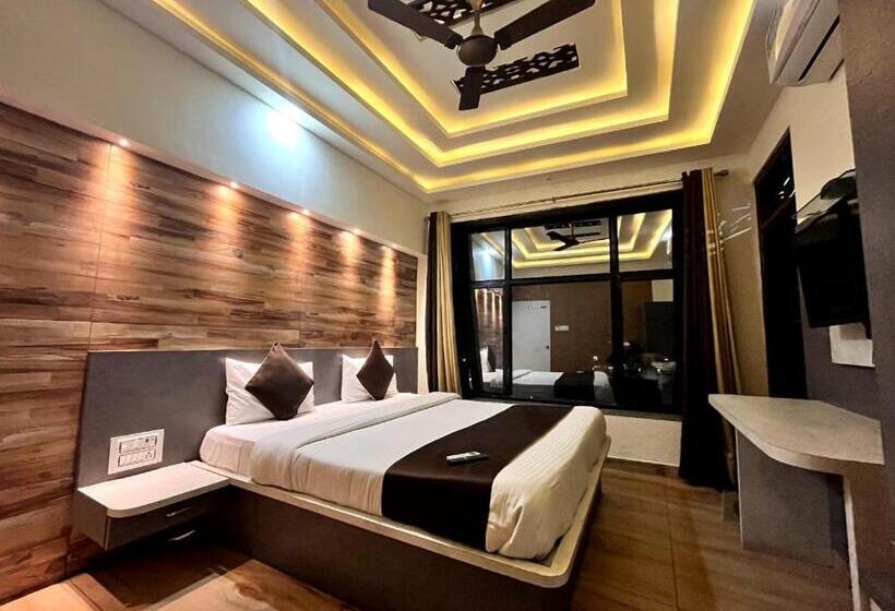 اتاق لوکس, Leela Vilas Pushkar  A Boutique