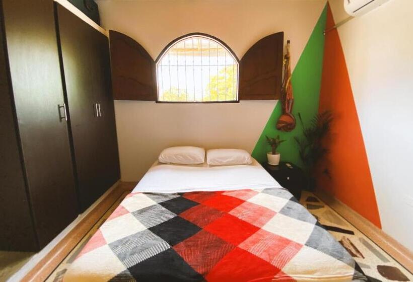 이코노미 룸, Tia Chela Hostel