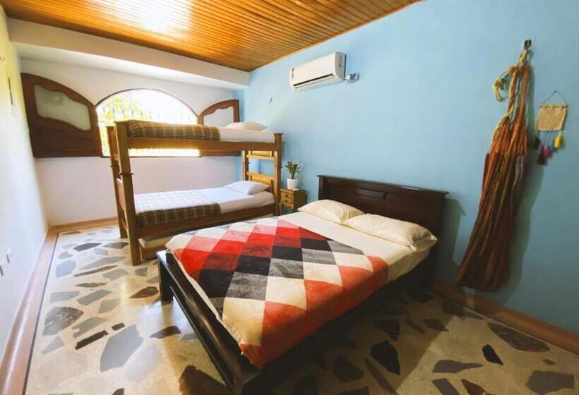 패밀리 룸, Tia Chela Hostel
