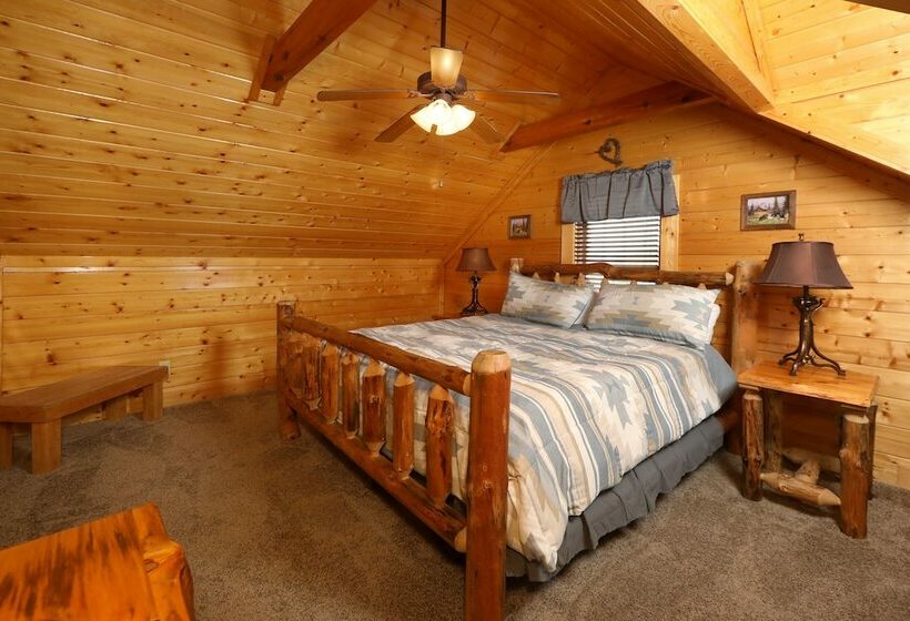오두막, Ridgetop Theatre Lodge   Six Bedroom Cabin