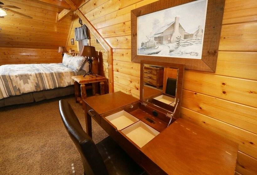 오두막, Ridgetop Theatre Lodge   Six Bedroom Cabin