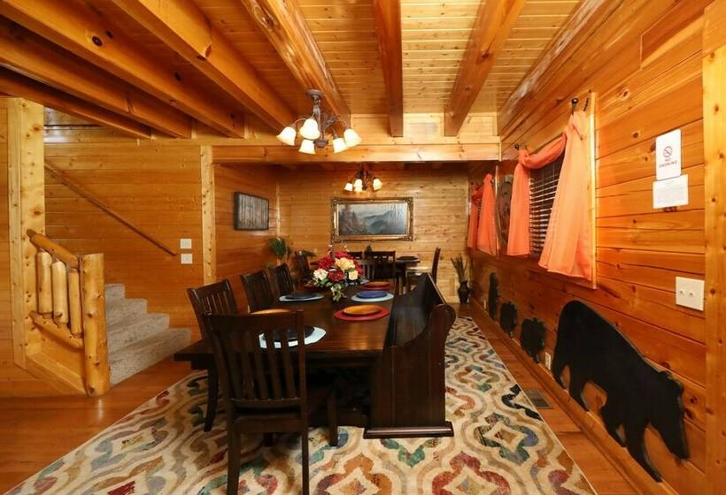 오두막, Ridgetop Theatre Lodge   Six Bedroom Cabin