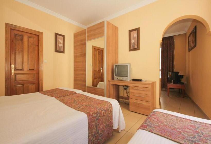 Habitación Familiar, Hostal Costa Azul