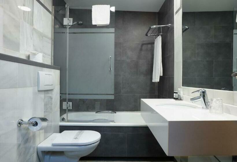 Quarto Estandar Individual, Maestranza