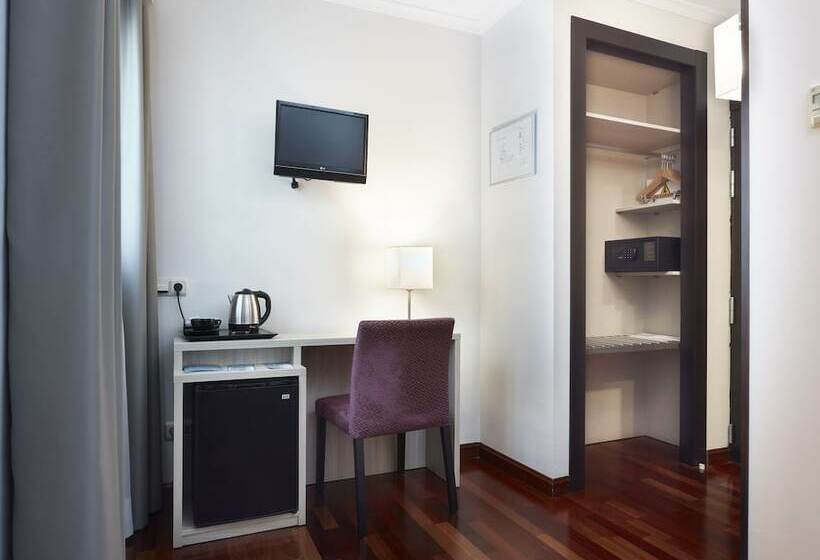 Quarto Estandar Individual, Maestranza