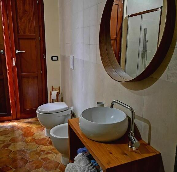 اتاق استاندارد سه تخته با بالکن, Aljama   Downtown B&b