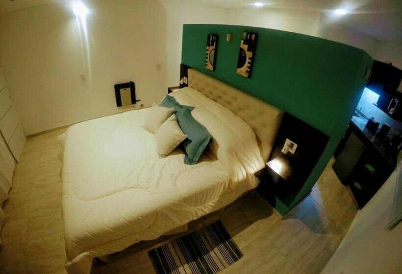 小室, Arroyo Suite House