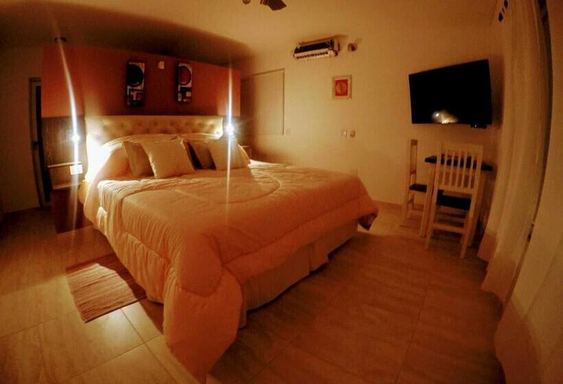 小室, Arroyo Suite House