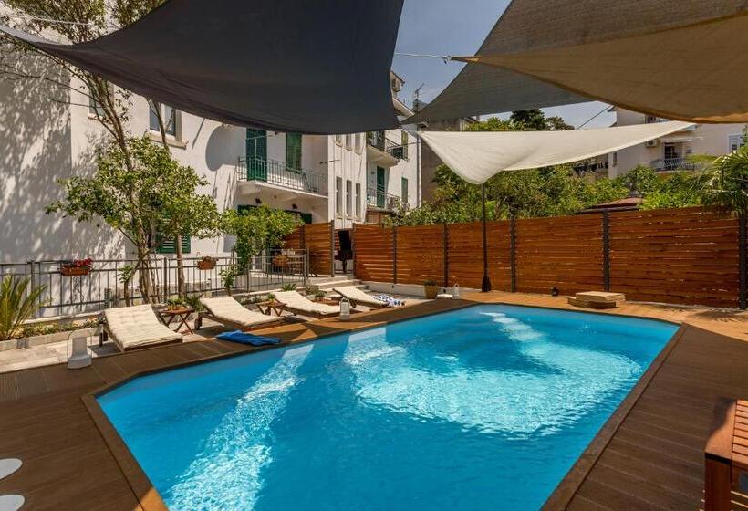 Номер Deluxe с Балконом, Evala Luxury Rooms With Pool And Garden