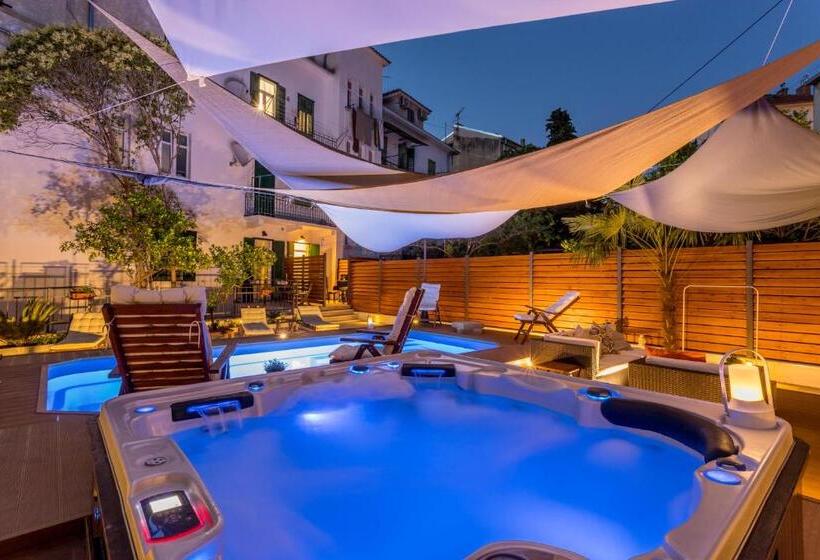 Номер Стандарт Вид на Бассейн, Evala Luxury Rooms With Pool And Garden