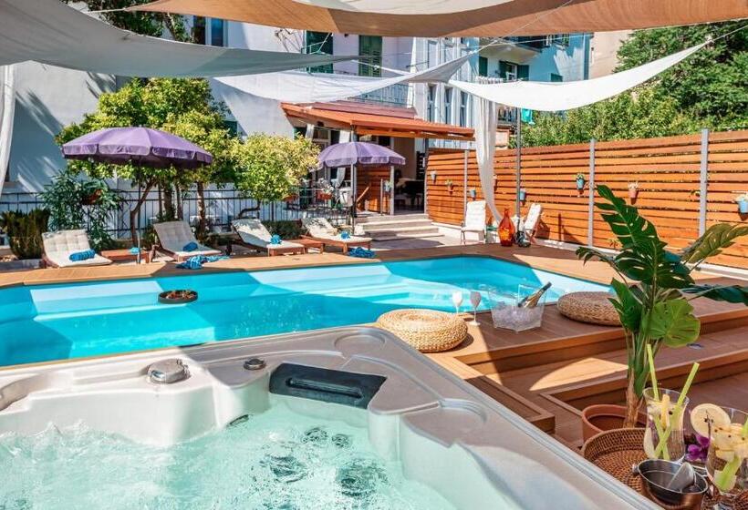 Номер Стандарт с Террасой, Evala Luxury Rooms With Pool And Garden