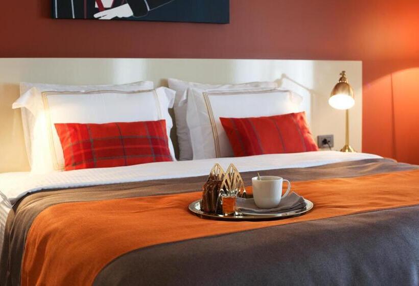 Deluxe Room, The Fox