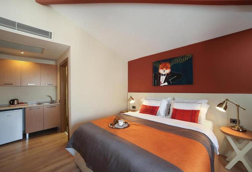 Deluxe Room, The Fox