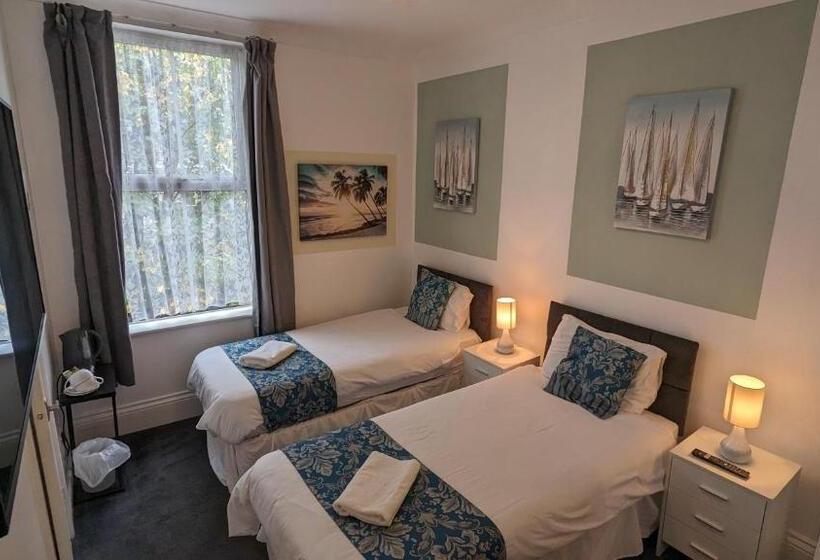 Номер Deluxe, Cecil Court