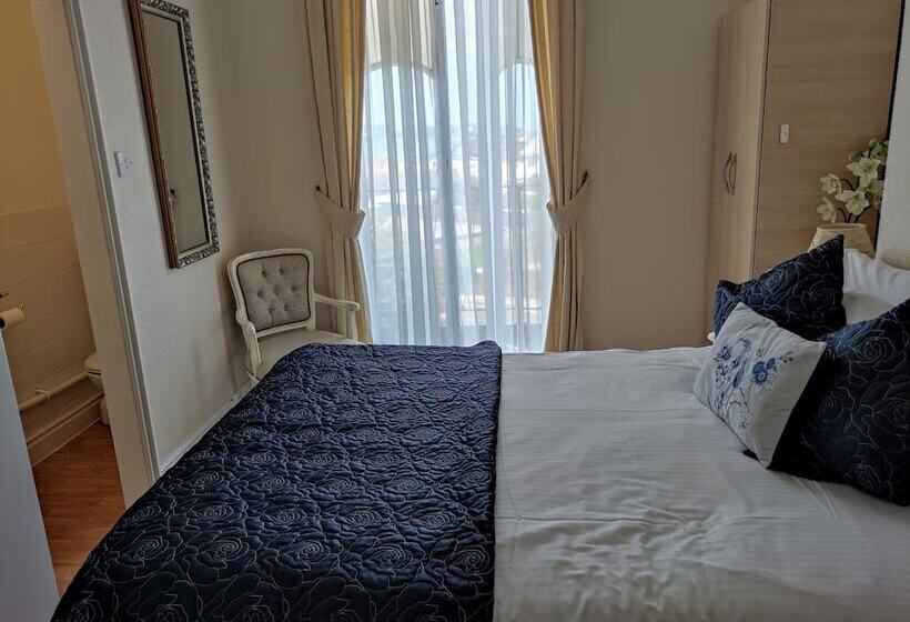 Номер Стандарт, Cleve Court
