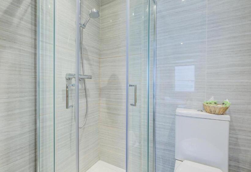 Четырехместный Номер Стандарт, Kingswaypark Hotel At Park Avenue