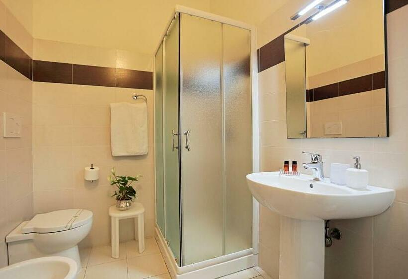 اتاق لوکس با چشم‌انداز, Il Castello Guest House