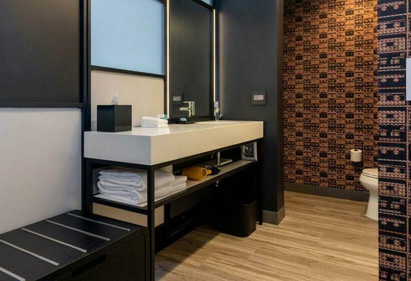 스탠다드 룸 킹사이즈 침대, Aloft St. Louis Cortex