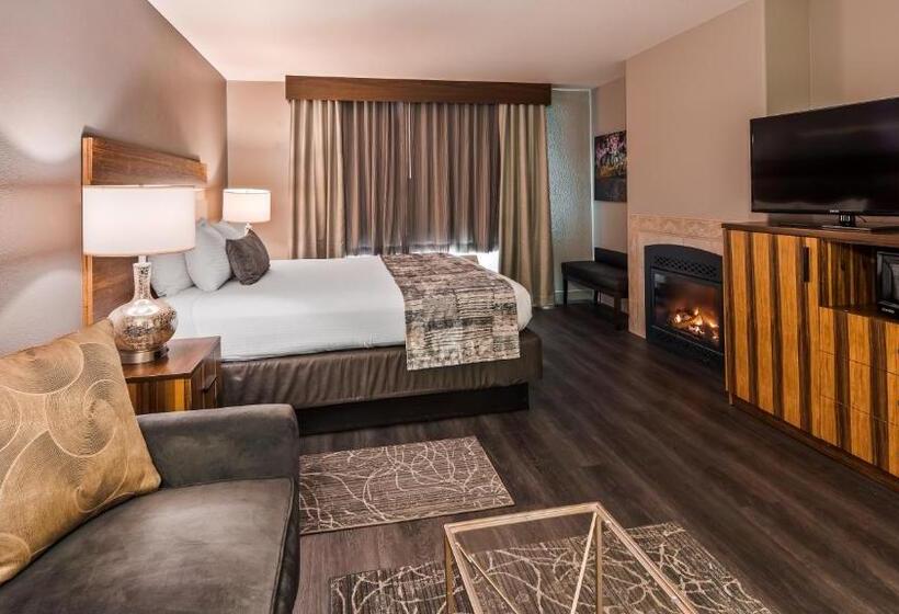 带大床的套房, Best Western Cedar Inn & Suites