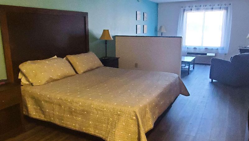스위트 킹사이즈 침대, Jasper Ridge Inn Ishpeming
