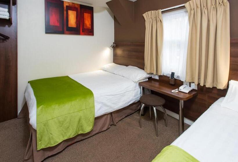 标准三人间, Marble Arch Inn