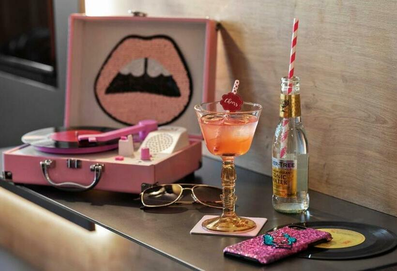 اتاق استاندارد, Moxy Bucharest Old Town