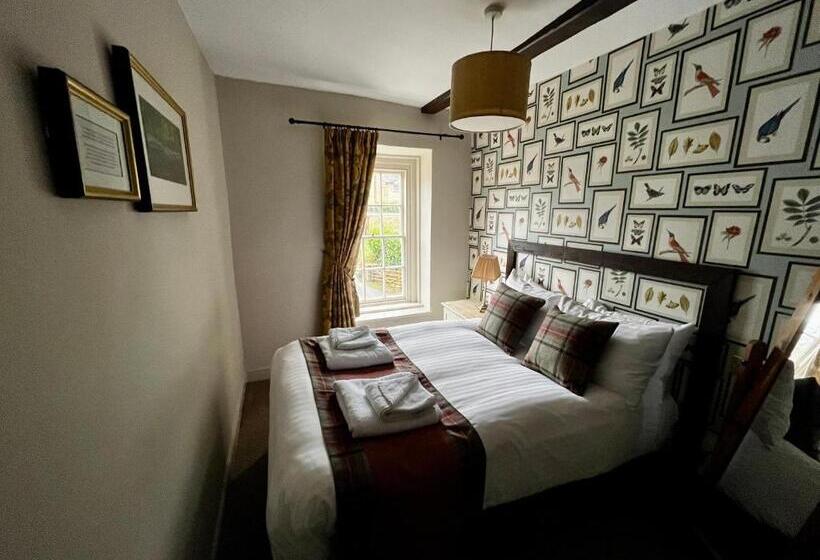 Quarto Basic, The Red Lion