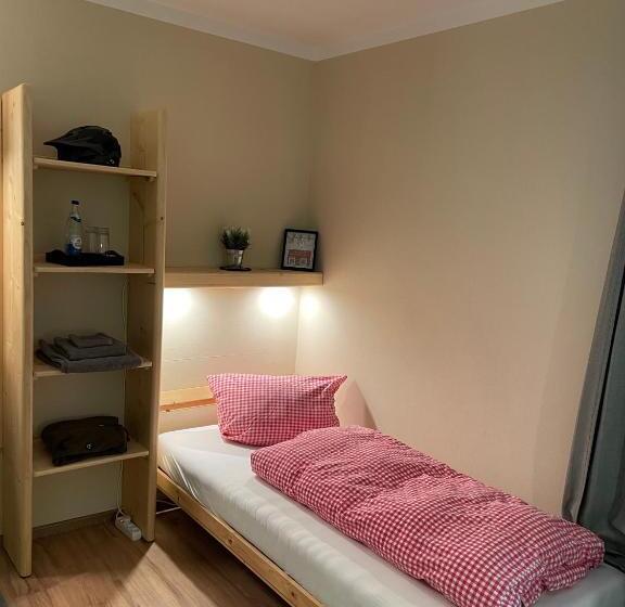 标准单人间, Talstation Heumöderntal