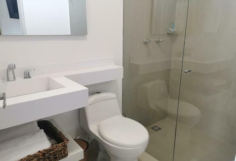 Люкс с Балконом, Origen Local Suites