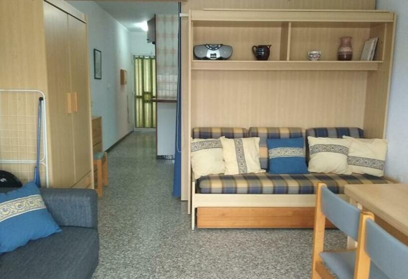 スタンダードスタジオ, Apartamentos Voramar 3000