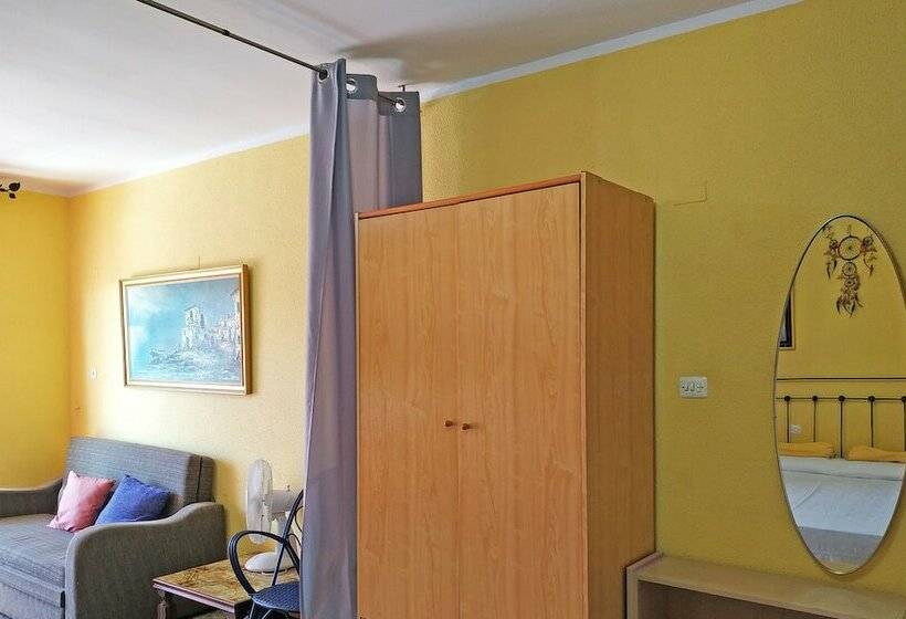 スタンダードスタジオ, Apartamentos Voramar 3000