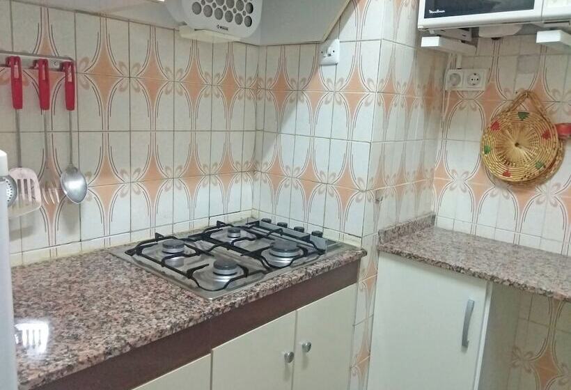 スタンダードスタジオ, Apartamentos Voramar 3000