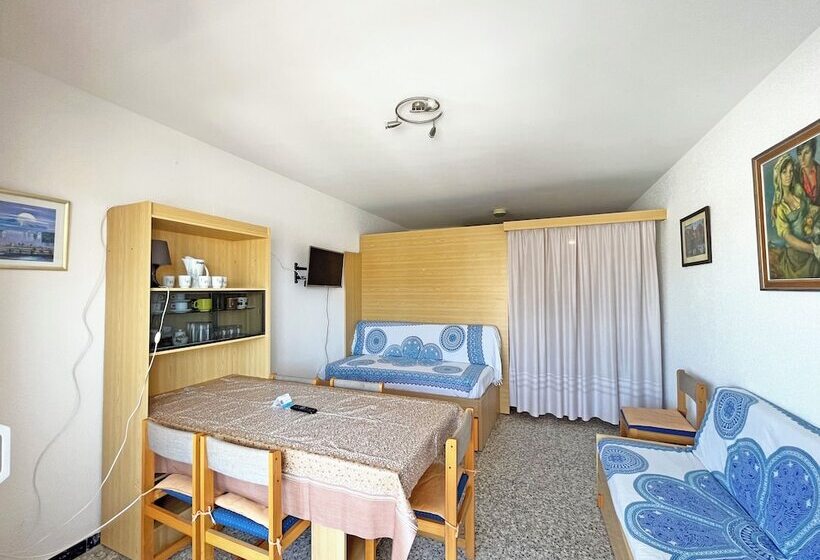 スタンダードスタジオ, Apartamentos Voramar 3000