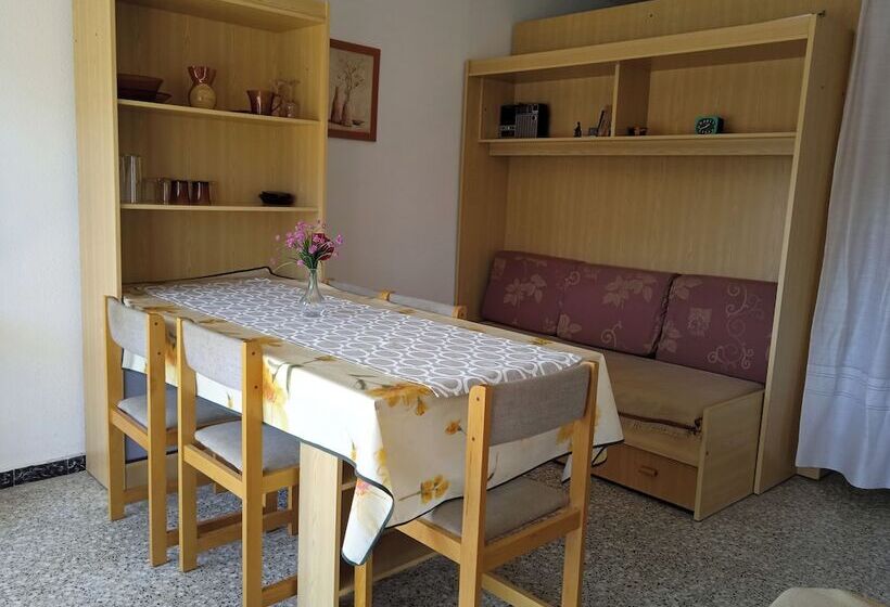 スタンダードスタジオ, Apartamentos Voramar 3000