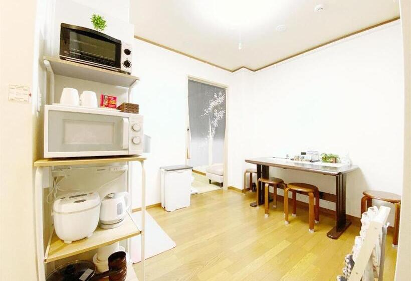 Семейный Номер, Petithotel017全室ミニキッチン付きファミリルーム 飲食街中心 阿波踊り会館7分 文理 徳島大学 アスティとくしま車8分