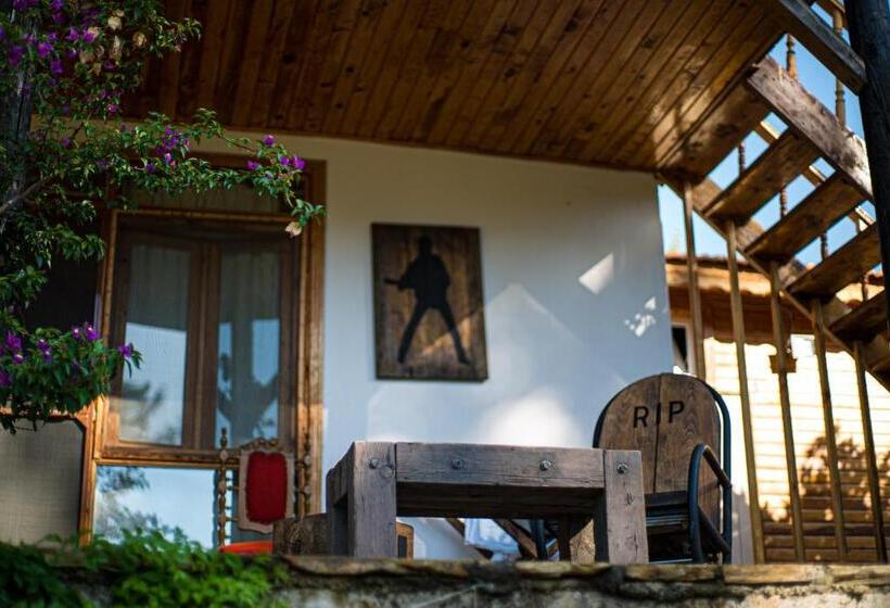 Трехместный Номер Стандарт с Балконом, Lycia Nature House