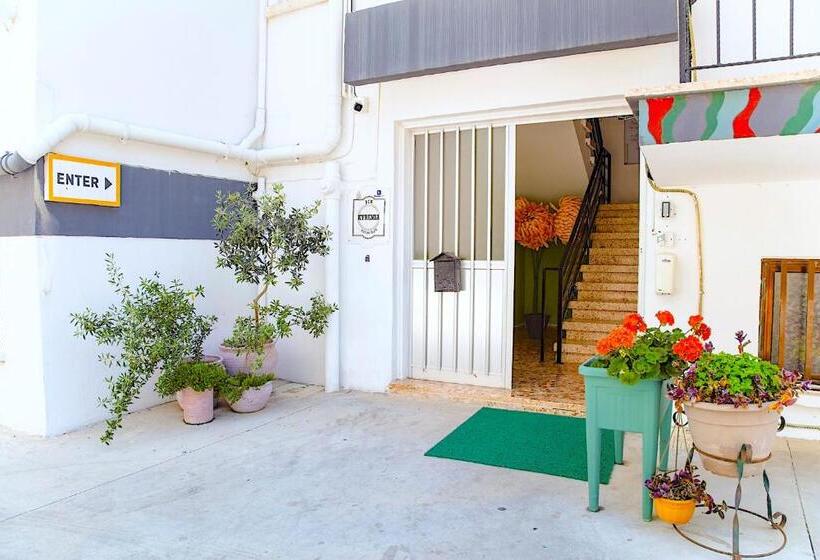 اتاق استاندارد با سرویس بهداشتی مشترک, Enter Hostel