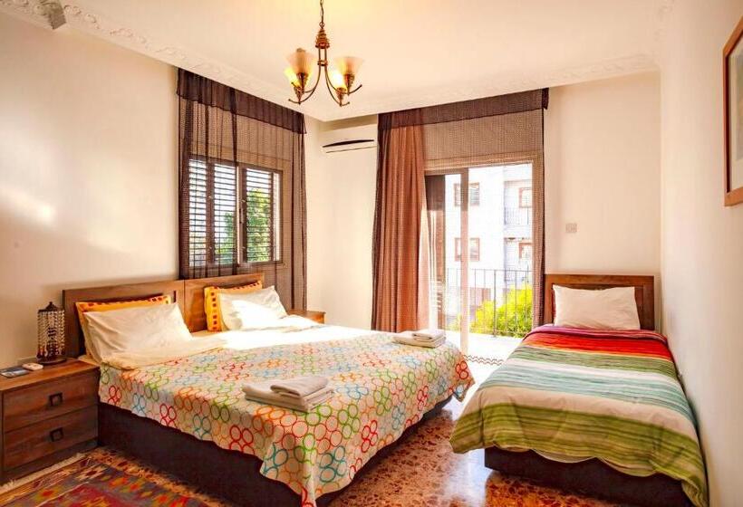 اتاق استاندارد سه تخته با بالکن, Enter Hostel