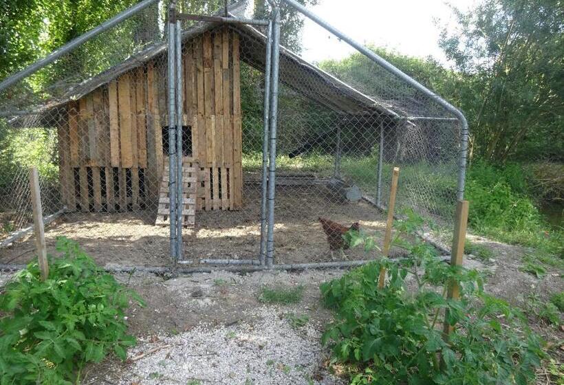 اتاق استاندارد, La Ferme De L Isle Et Sa Roulotte