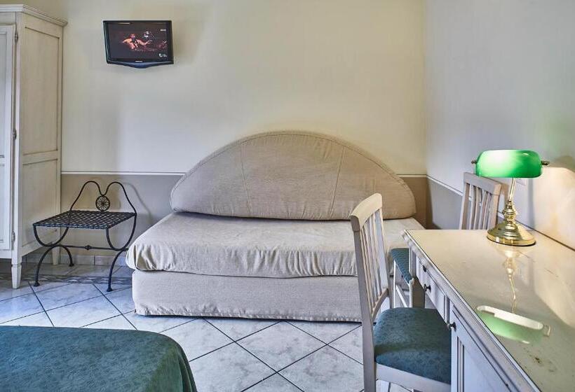 اتاق استاندارد سه نفره, Albergo Chiusarelli