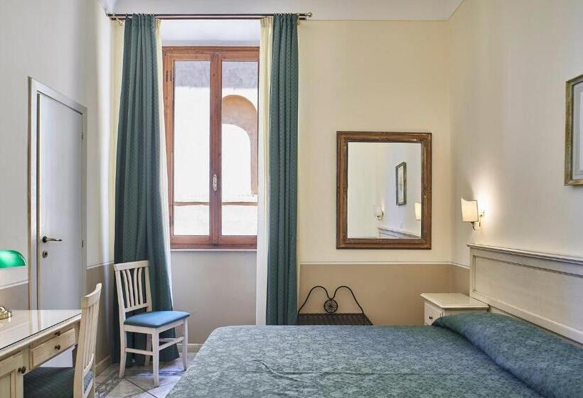 اتاق اکونومی, Albergo Chiusarelli
