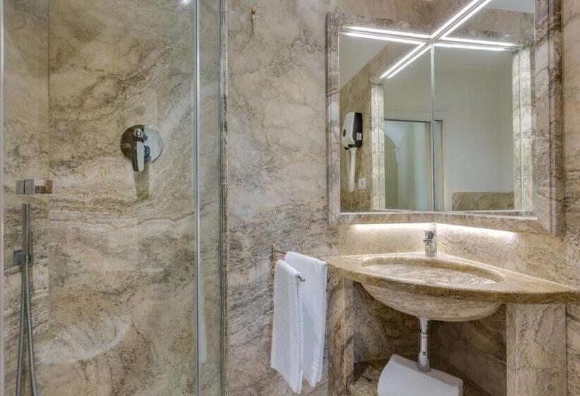 اتاق استاندارد با بالکن, Albergo Chiusarelli