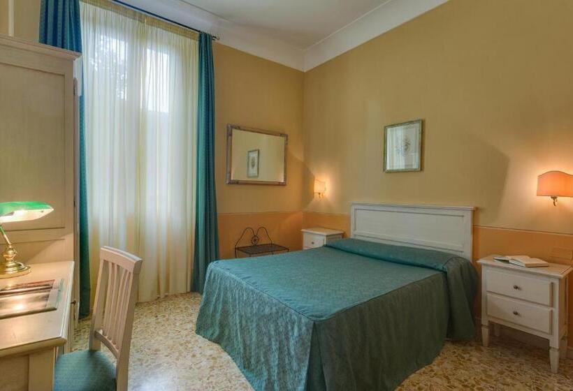 اتاق استاندارد یک نفره, Albergo Chiusarelli