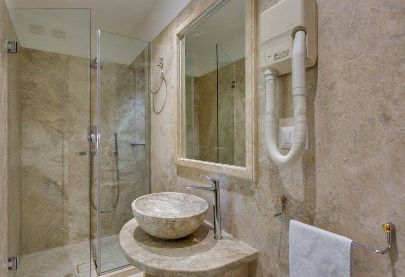 اتاق استاندارد سه نفره, Albergo Chiusarelli