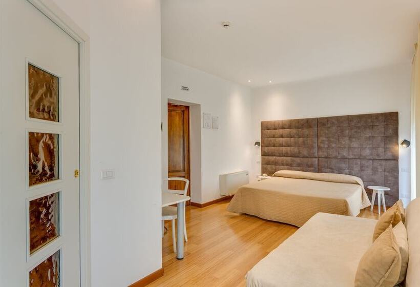 اتاق استاندارد سه نفره, Albergo Chiusarelli