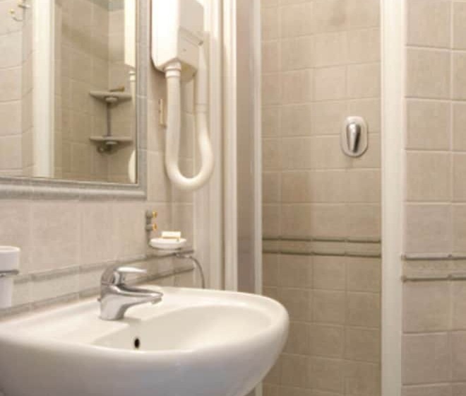 اتاق استاندارد چهار تخته, Albergo Chiusarelli